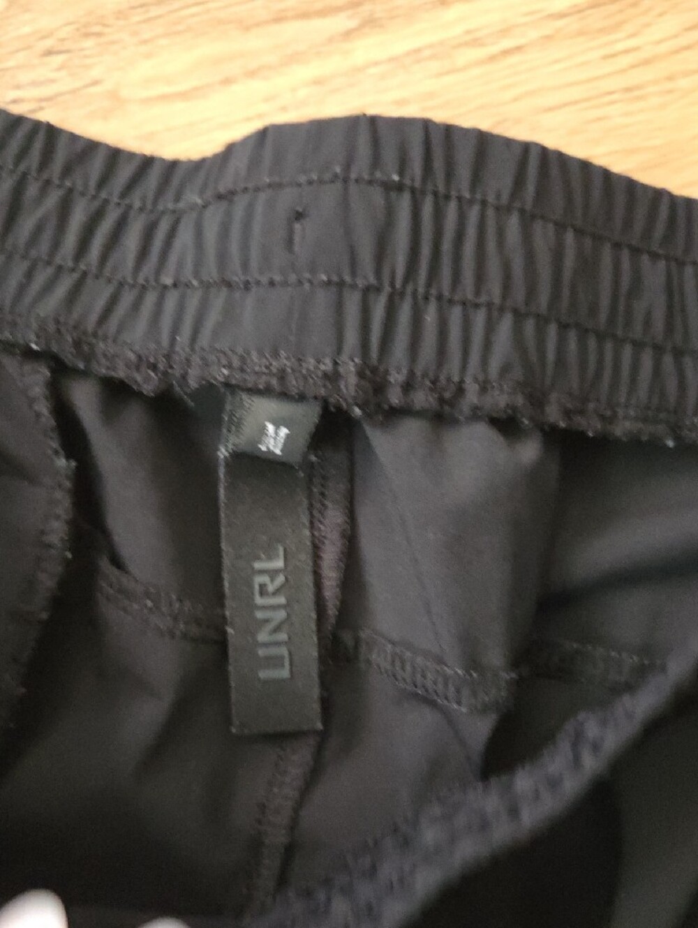Men's Black Elastic-Waist Casual Joggers with Zipper Pockets - Picture 3 of 4